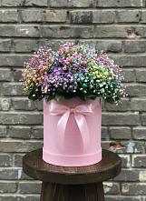 Цветочная композиция из Гипсофила и Розы в шляпной коробке в Новомеловатке
