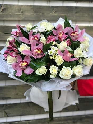 Букет цветов из: Розы и Хризантемы в Новомеловатке