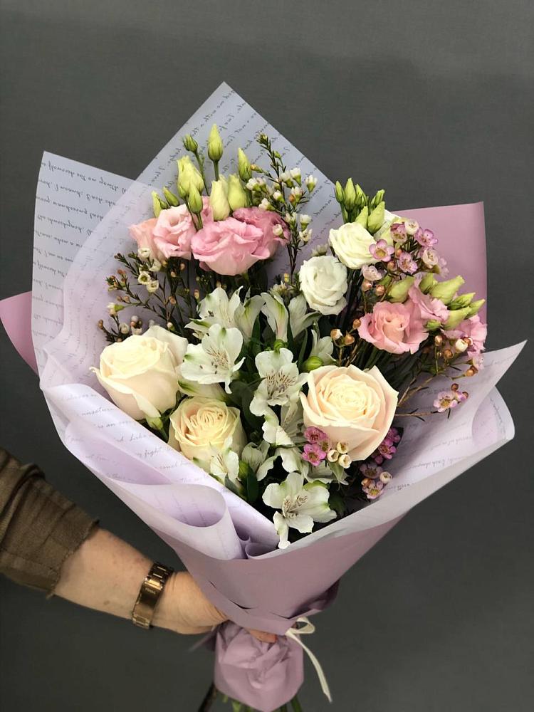 Букет цветов из: Альстромерии, Розы и Лизиантусы в Новомеловатке