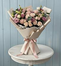 Букет цветов из:  Розы и Лизиантусы в Новомеловатке