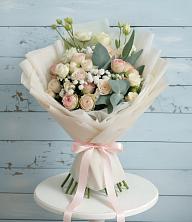 Букет цветов из:  Розы и Лизиантусы в Новомеловатке