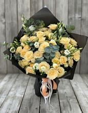 Букет цветов из:  Розы и Лизиантусы в Новомеловатке