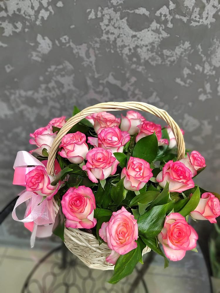 Цветочная композиция из Розы в корзине в Новомеловатке