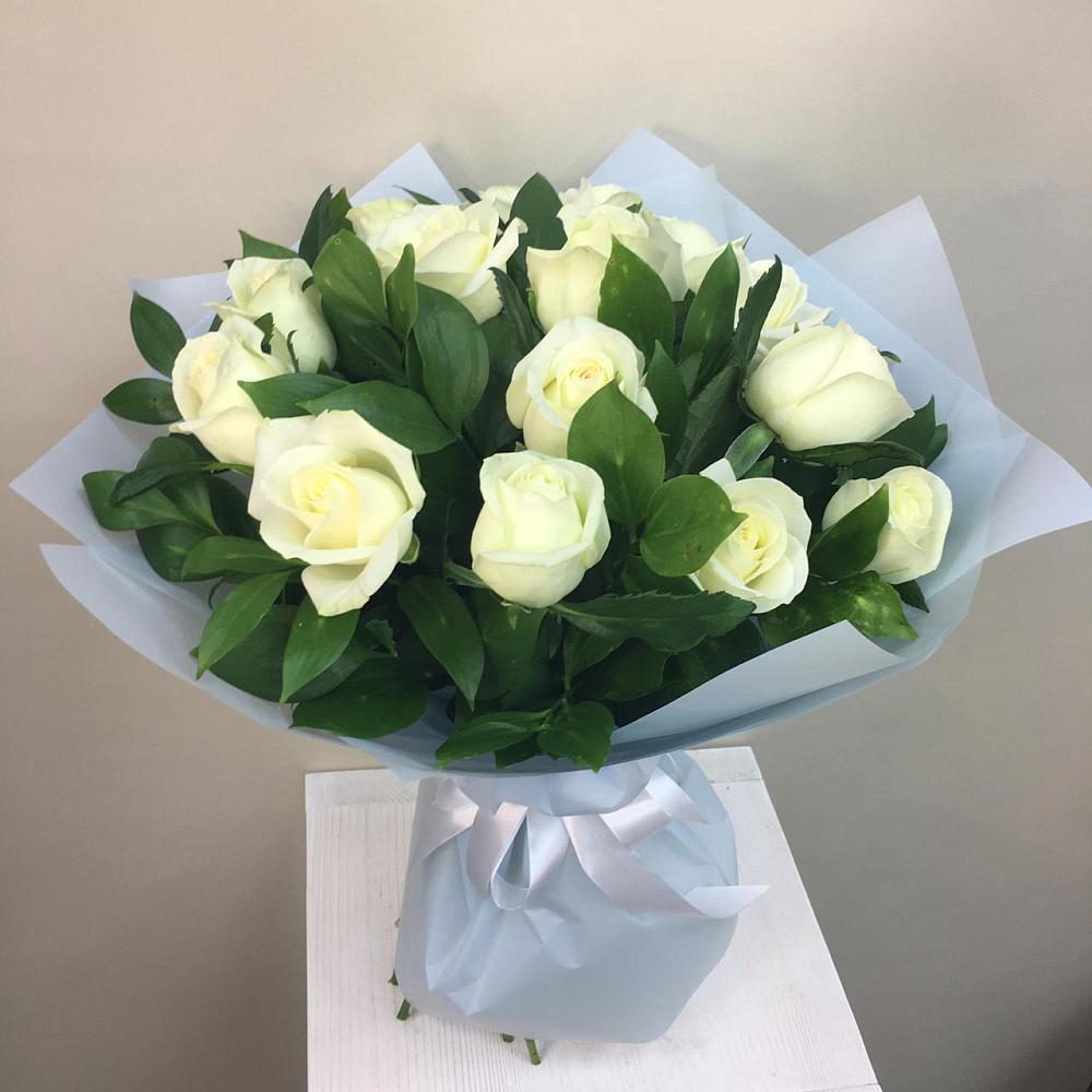 Букет 15 Белых роз Проуд в Новомеловатке