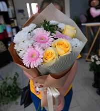 Букет цветов из:  Герберы, Розы и Хризантемы в Новомеловатке