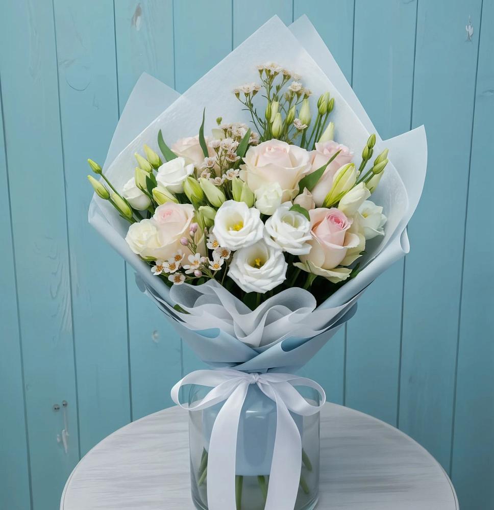 Букет цветов из: Розы и Лизиантусы в Новомеловатке