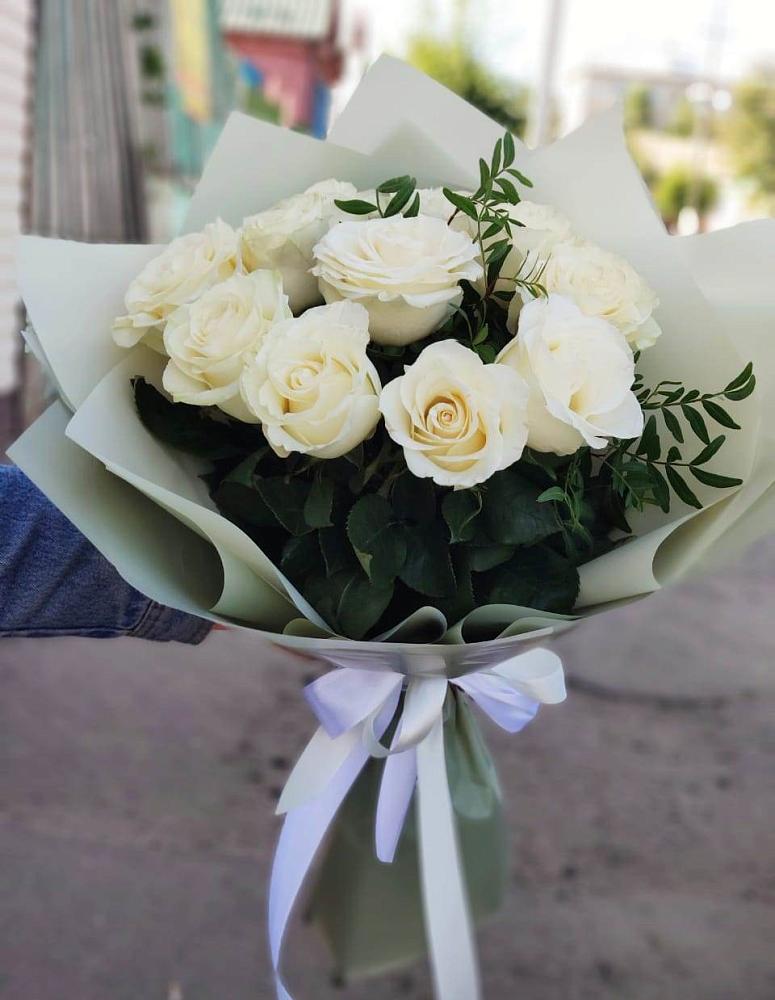 Букет Белые розы Проуд в Новомеловатке