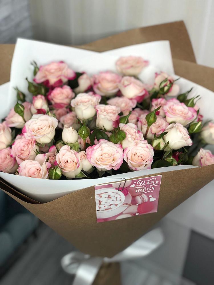 Букет цветов из: Розы в Новомеловатке