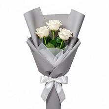 Букет 3 белые розы в Новомеловатке