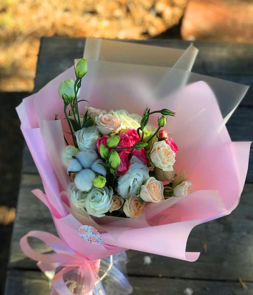 Букет цветов из: Розы и Лизиантусы в Новомеловатке