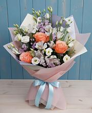 Букет цветов из:  Лизиантусы, Розы, Альстромерии и Гипсофила в Новомеловатке