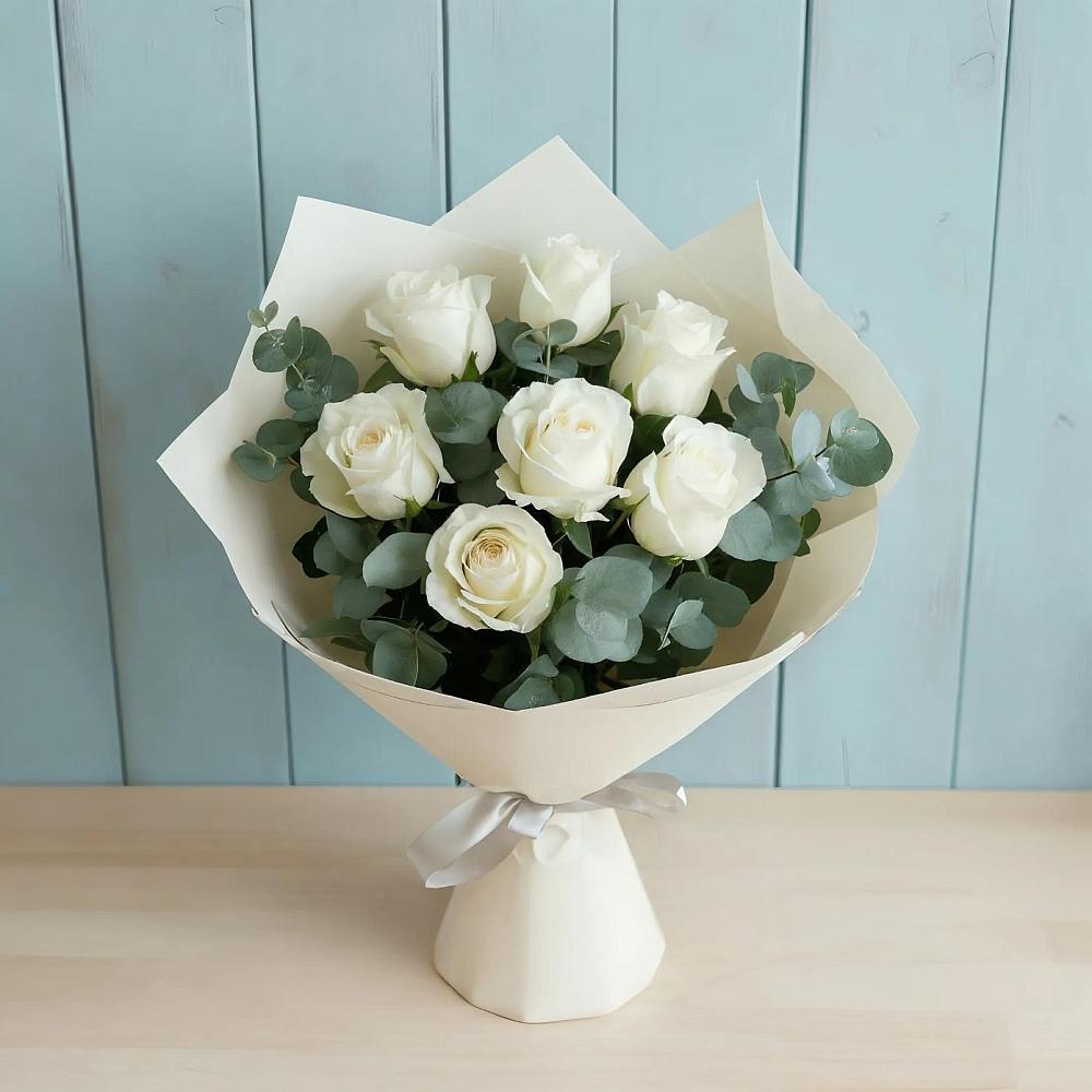 Букет Белые розы в Эвкалипте в Новомеловатке