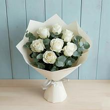 Букет Белые розы в Эвкалипте в Новомеловатке