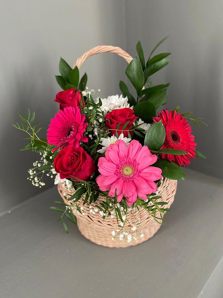 Цветочная композиция из Розы, Хризантемы и Герберы в корзине в Новомеловатке