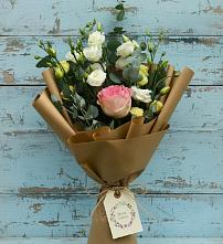 Букет цветов из:  Розы и Лизиантусы в Новомеловатке