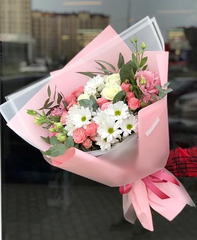 Букет цветов из: Розы, Лизиантусы и Хризантемы в Новомеловатке