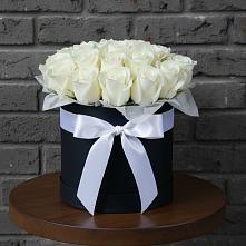 Цветочная композиция из Розы в шляпной коробке в Новомеловатке