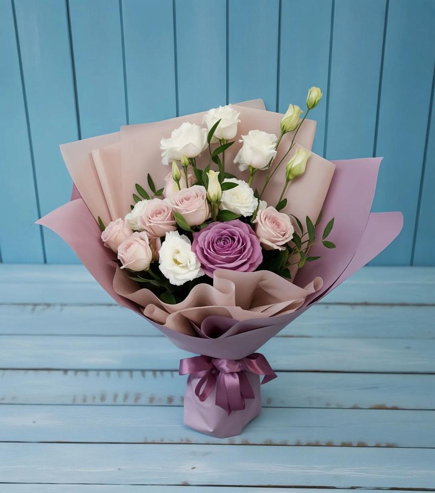 Букет цветов из: Розы и Лизиантусы в Новомеловатке