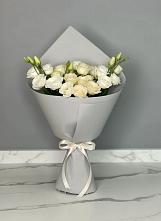 Букет цветов из:  Розы и Лизиантусы в Новомеловатке